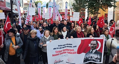 CHP Karşıyaka'dan 'YAŞASIN CUMHURİYET' Mitingi