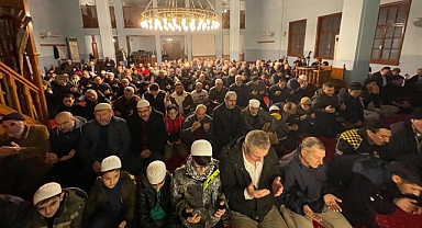 İzmir'de yılın ilk sabahı namaz buluşması