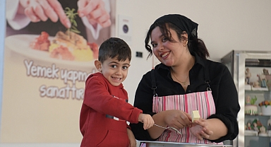 Minikler mutfakta eğlenerek öğrendi