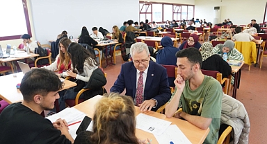  Rektör Prof. Dr. Budak’tan final sınavlarına hazırlanan öğrencilere moral ziyareti