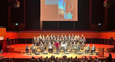 Sahnelerin beyefendisine alkış yağmuru