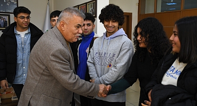 Şampiyon güreşçilerden Başkan Tekin’e ziyaret