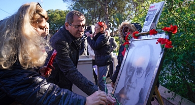 Uğur Mumcu 31. ölüm yıldönümünde Ayvalık'ta evi önünde anıldı