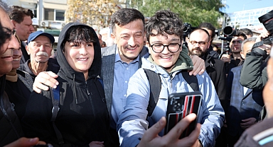 Hamza Dağ: İzmir’in sadece dağlarında değil, sokaklarında da çiçek açtıracağız