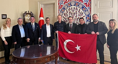 İzmirli Gelinlik, Damatlık ve Abiyeciler Londra’da