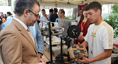 İzmir’de Mesleki Eğitim Tanıtım Fuarı Açıldı