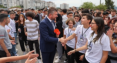 Mezun olduğu lisede Başkan Duman’a coşkulu karşılama