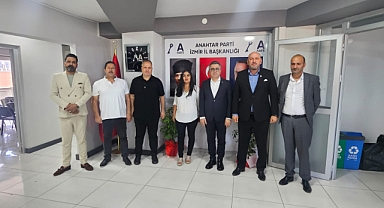Ege Bölgesi İş İnsanları Federasyonu'ndan Anahtar Parti'ye ziyaret