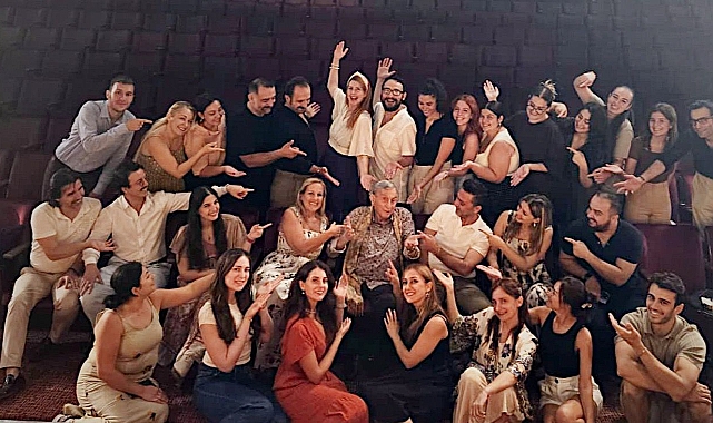 Haldun Dormen’in son prodüksiyonu, Sahne Tozu Tiyatrosu’nda yaşamaya devam ediyor